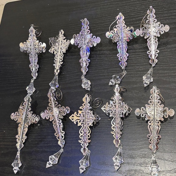 Elegant Silver Cross Ornaments - Picture 1 of 3